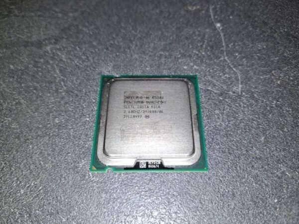 Processeur Intel Pentium Dual Core E5300 2.6Ghz 2Mo 800Mhz Socket 775 SLB9U